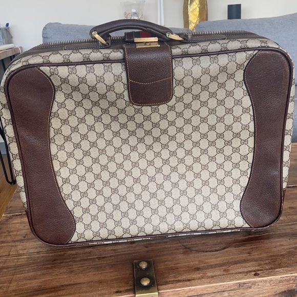 SOLD!! Authentic vintage Gucci suitcase with luggage tag - Picture 2 of 16